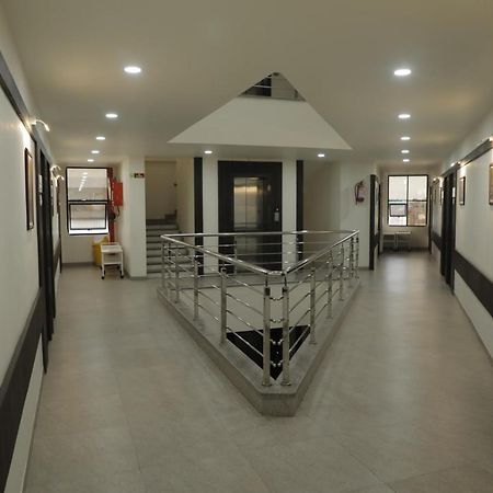 Hotel Lotus Chandrapur Esterno foto