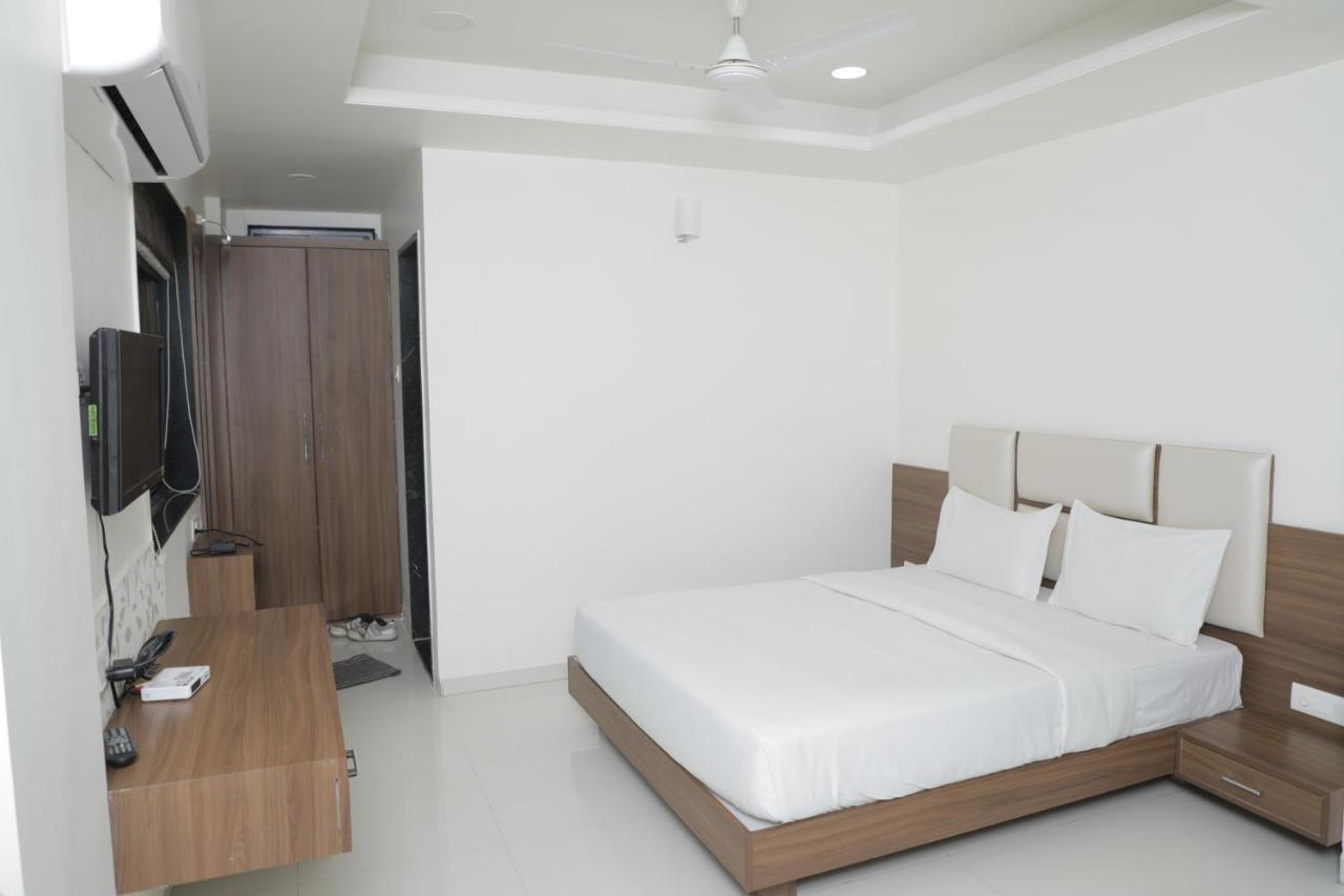 Hotel Lotus Chandrapur Esterno foto