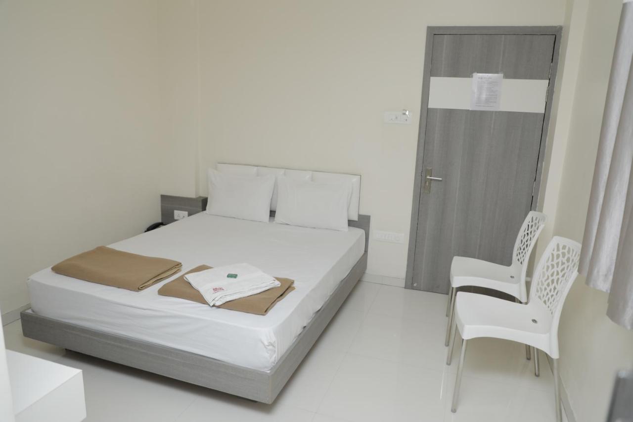 Hotel Lotus Chandrapur Esterno foto