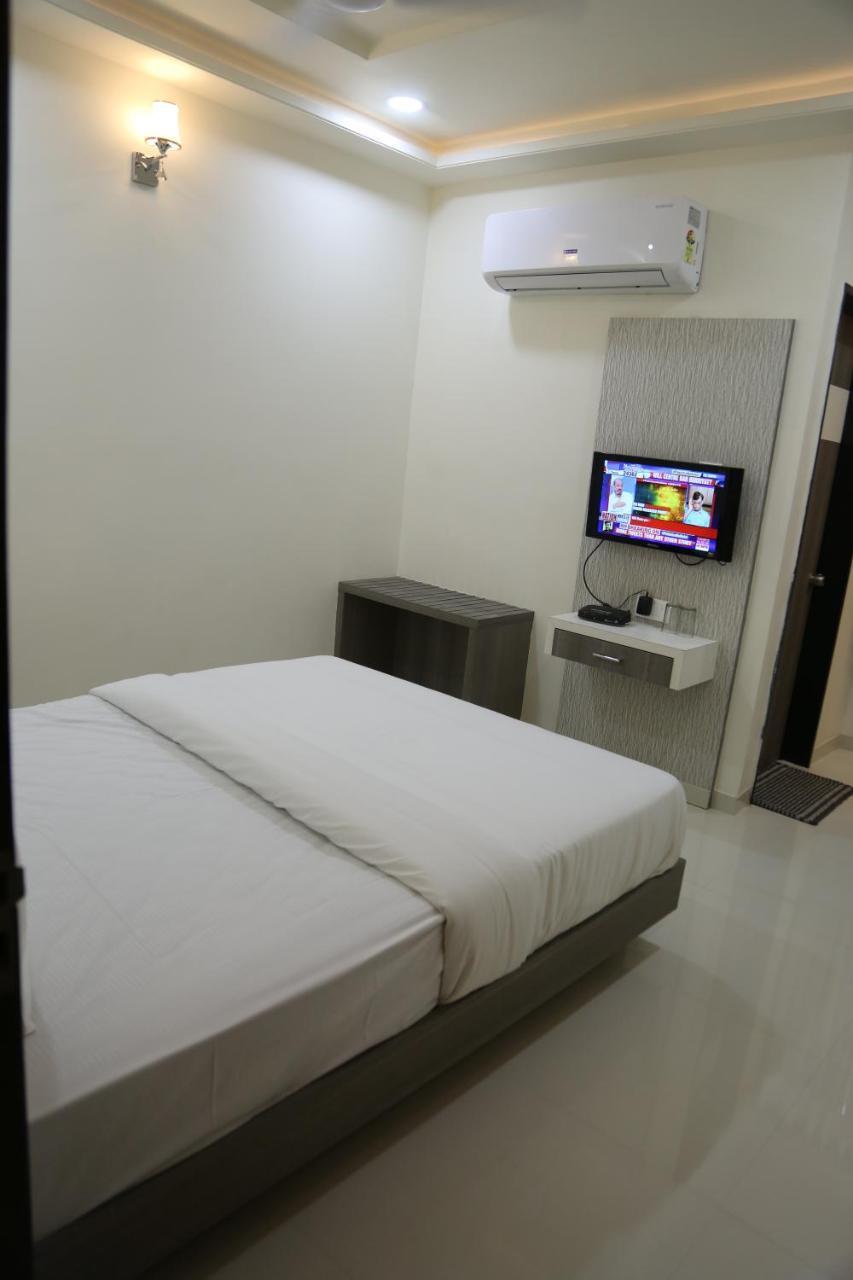 Hotel Lotus Chandrapur Esterno foto