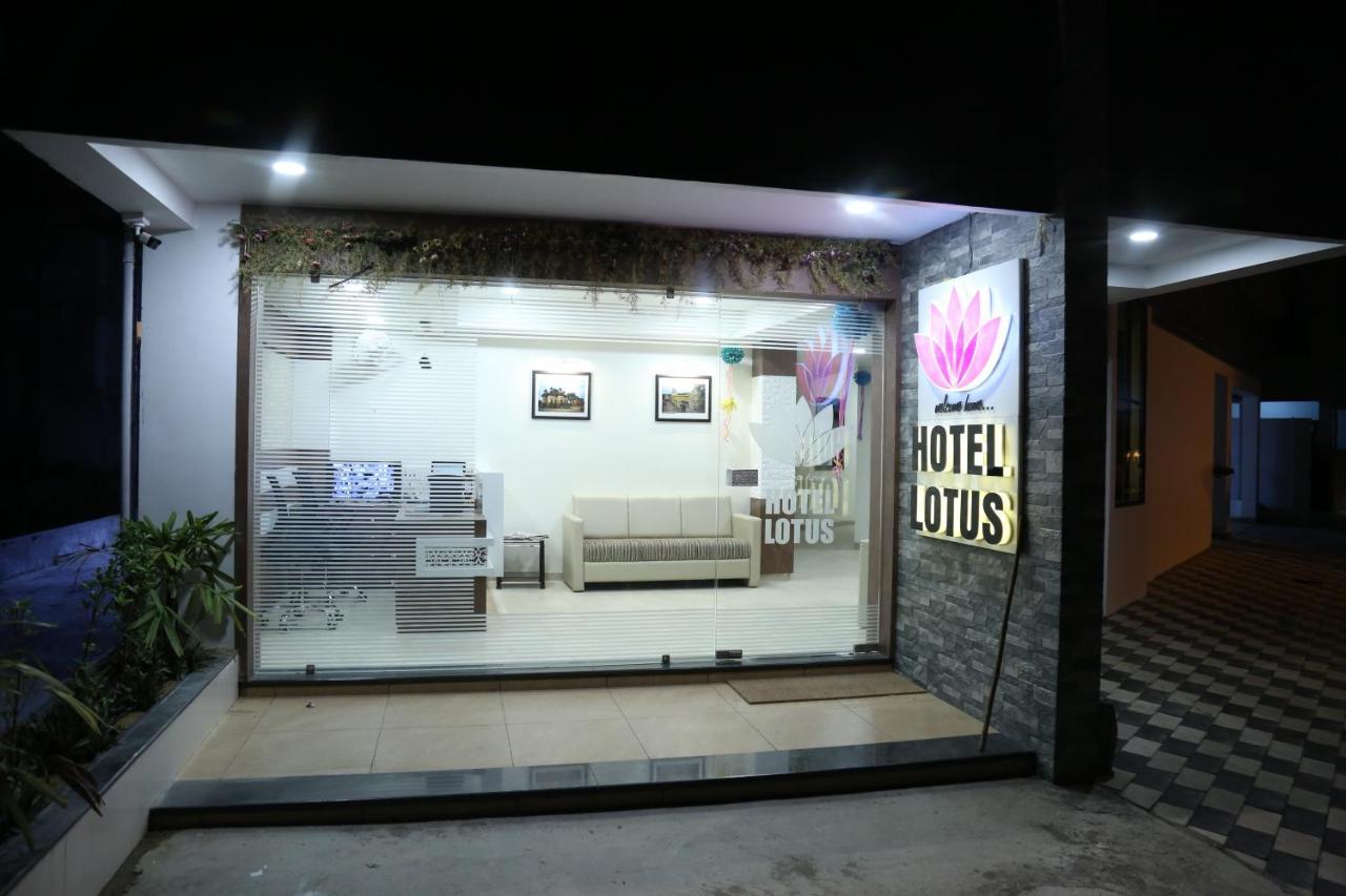 Hotel Lotus Chandrapur Esterno foto