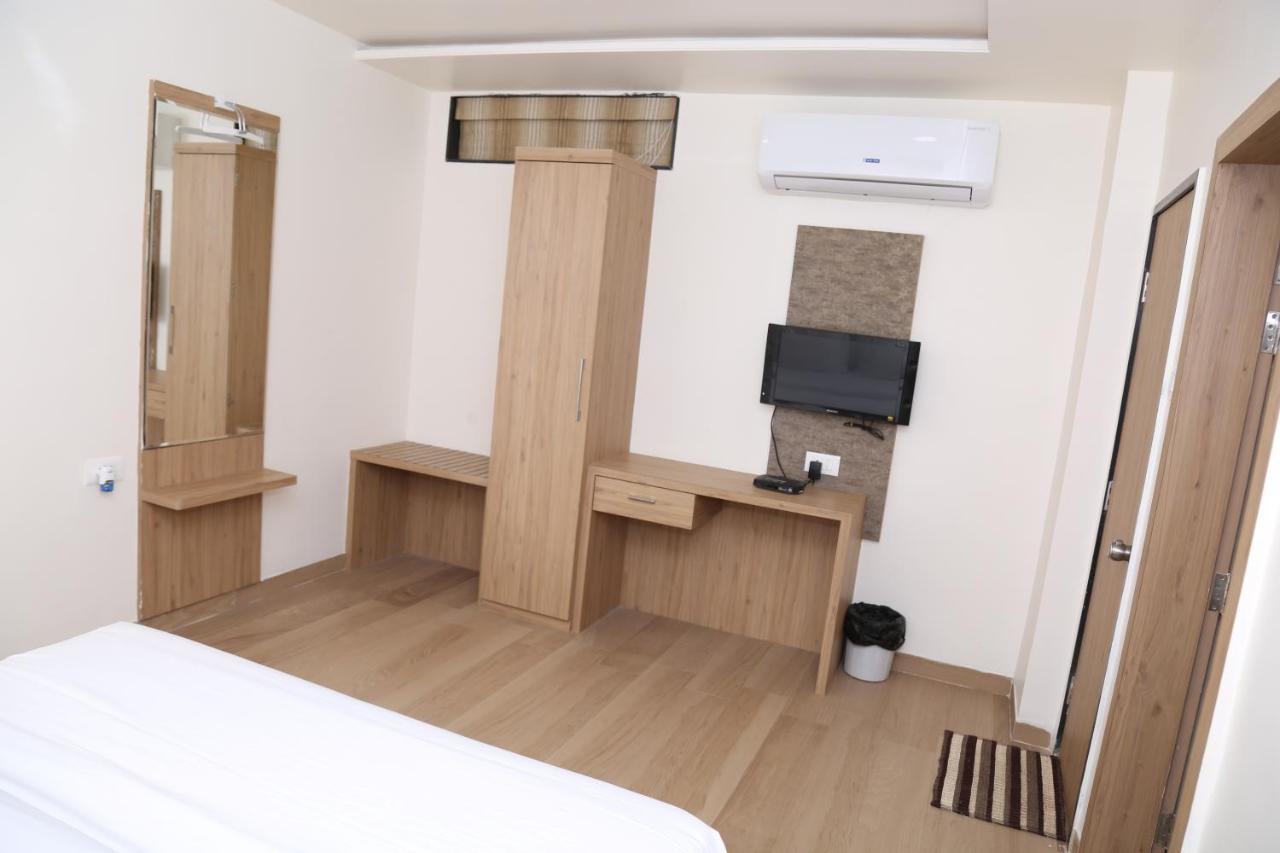 Hotel Lotus Chandrapur Esterno foto