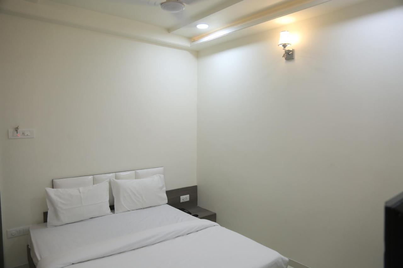 Hotel Lotus Chandrapur Esterno foto