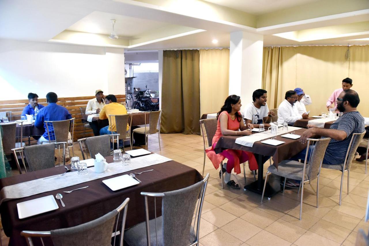 Hotel Lotus Chandrapur Esterno foto
