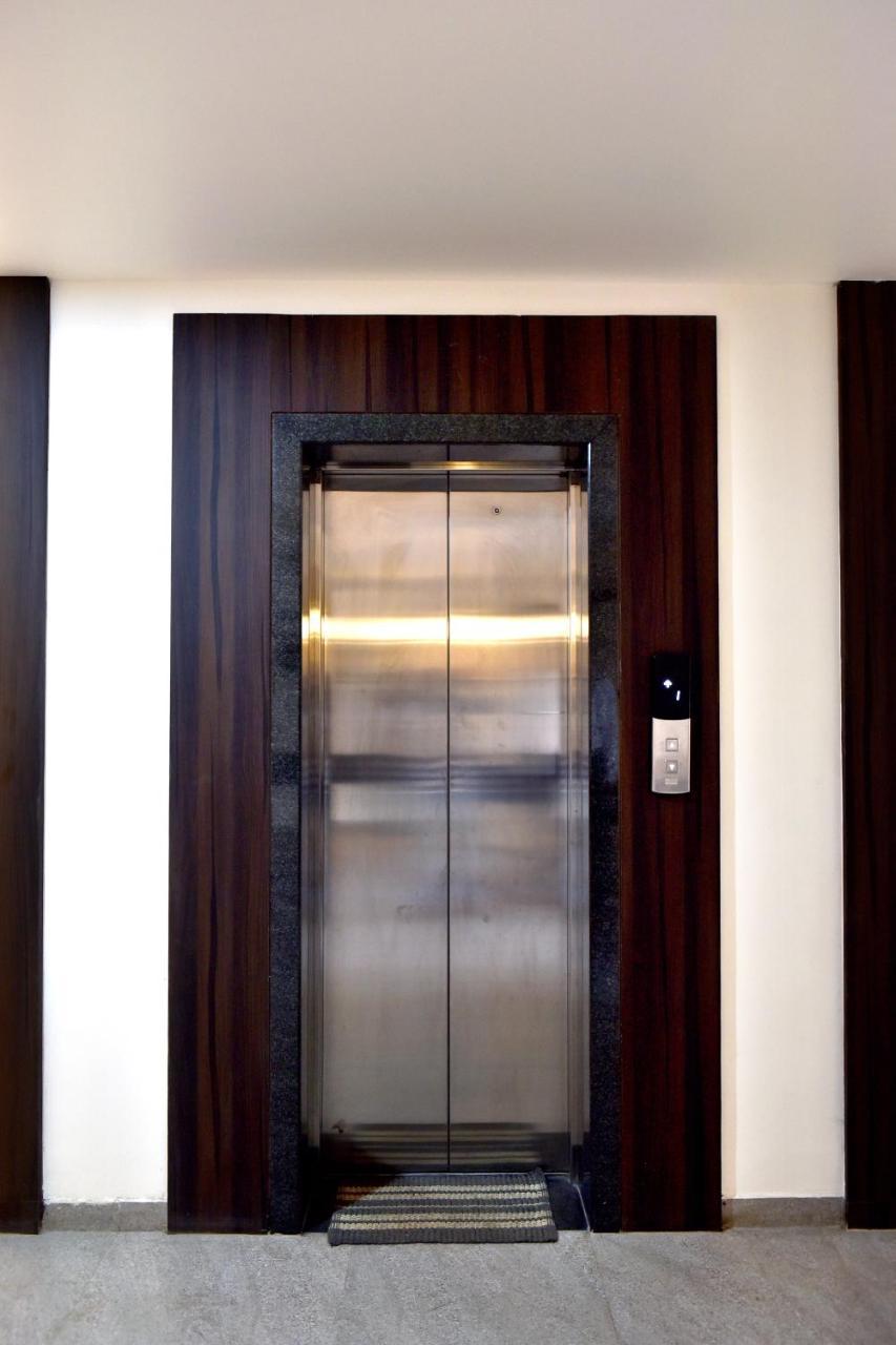 Hotel Lotus Chandrapur Esterno foto